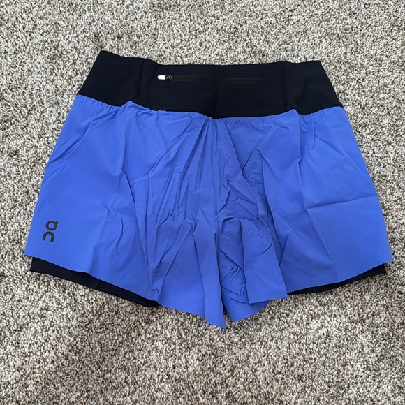 ON RUNNING Women’s Running Shorts in Colbalt Blue size large - Picture 3 of 9